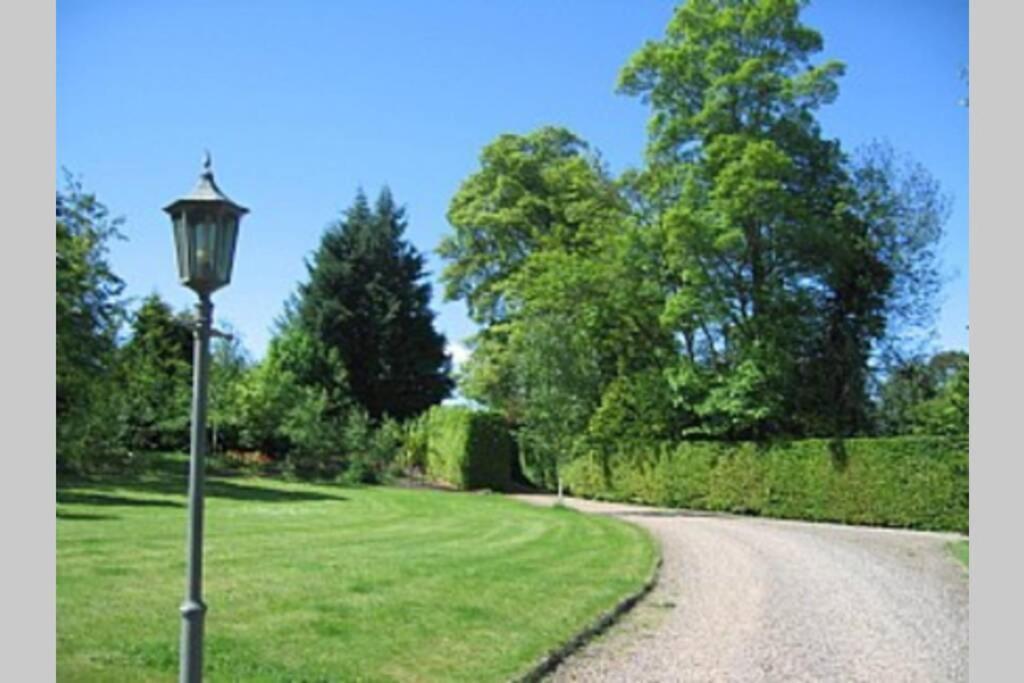 Harleyburn Cottages - Stables And Saddlery Мелроуз Екстериор снимка