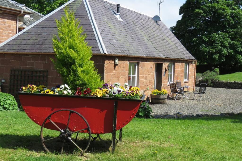 Harleyburn Cottages - Stables And Saddlery Мелроуз Екстериор снимка