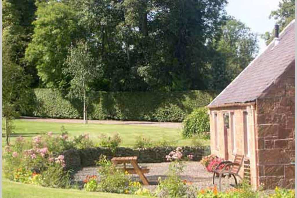 Harleyburn Cottages - Stables And Saddlery Мелроуз Екстериор снимка