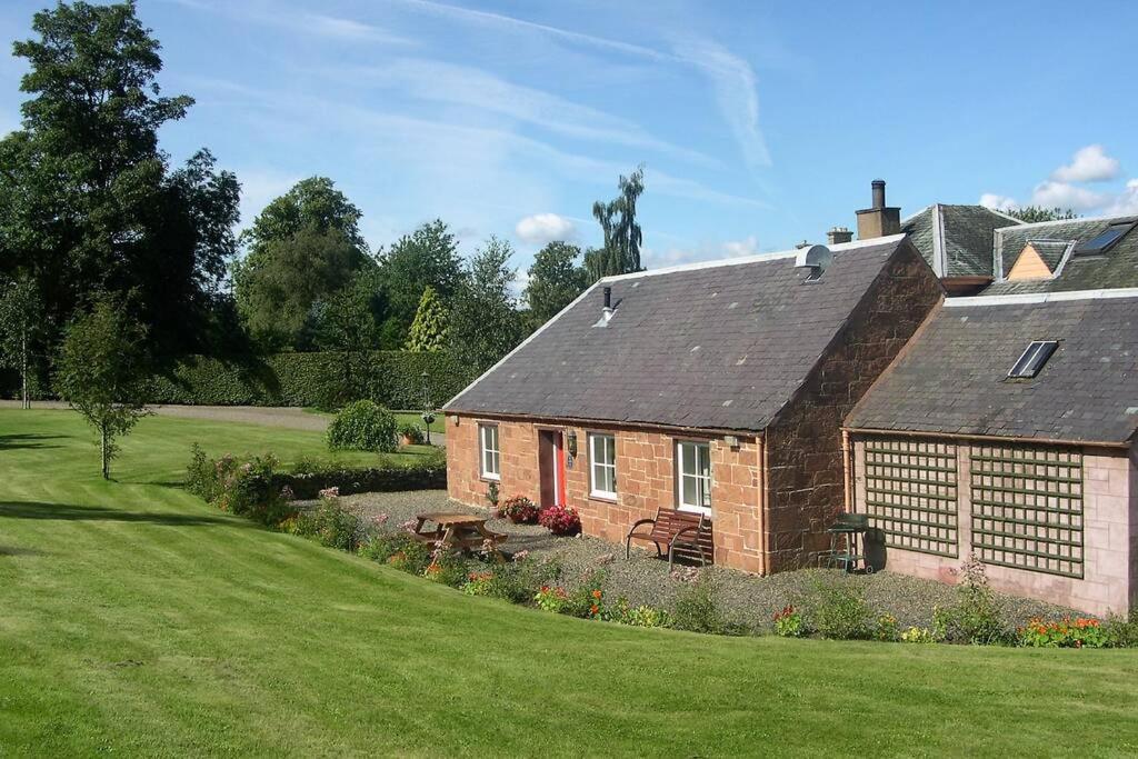 Harleyburn Cottages - Stables And Saddlery Мелроуз Екстериор снимка